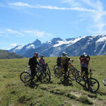 In mountain bike con il Bureau des Guides - © Bureau des guides de la Grave