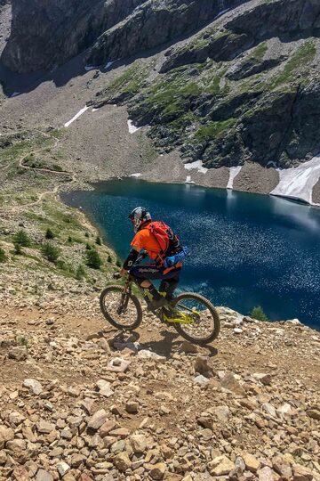 In mountain bike con il Bureau des Guides - © Bureau des guides de la Grave