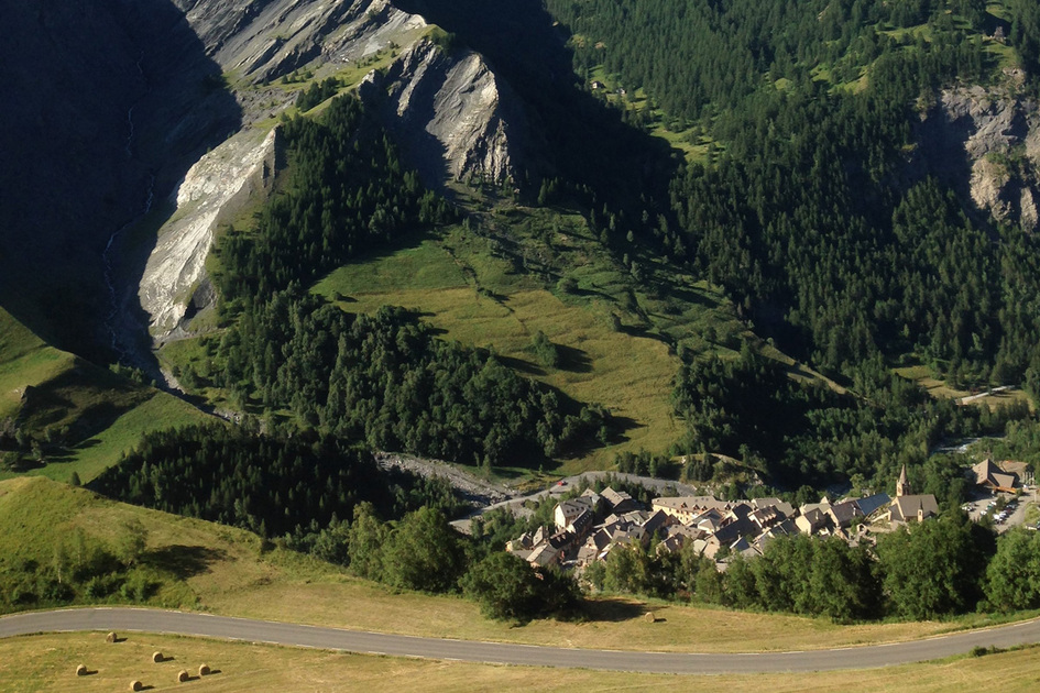 Da La Grave al Lac du Verney attraverso i balconi dell'Oisans in bici da corsa - © J. Selberg