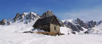 Escursioni con le racchette da neve nella regione di La Meije - © Les Hoteliers Randonneurs