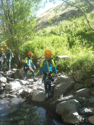 Discover the sport of canyoning - Odile Martin Cocher - Aventure Verticale La Meije - © Odile Martin Cocher
