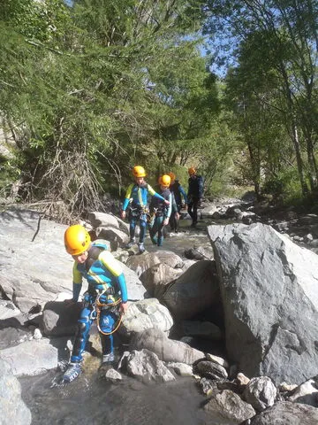 Discover the sport of canyoning - Odile Martin Cocher - Aventure Verticale La Meije - © Odile Martin Cocher