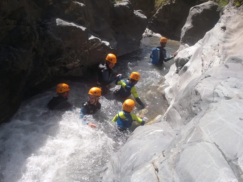 Discover the sport of canyoning - Odile Martin Cocher - Aventure Verticale La Meije - © Odile Martin Cocher