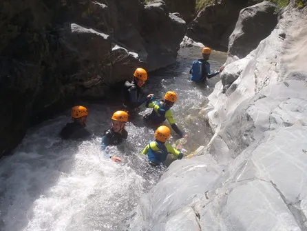 Discover the sport of canyoning - Odile Martin Cocher - Aventure Verticale La Meije