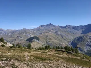 Les hameaux et la vue depuis le Lac de Puy Vachier sur le domaine du téléphérique des glaciers de La Meije - © Élodie LEFEBVRE