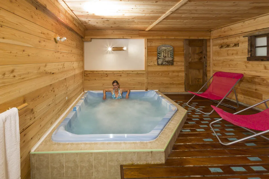 Snowshoeing and Yoga Stay in Névache - Le Chalet d'en Hô - © Bodin Bertrand