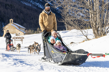 Sitting baptism - Sled dogs in Clarée - © Thibaut Blais