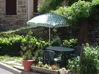 Terrasse extérieure l'été - © ©jacquiermarielaurence