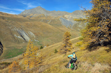 Descent sur Valfroide depuis l'Aiguillon - © beallet.com