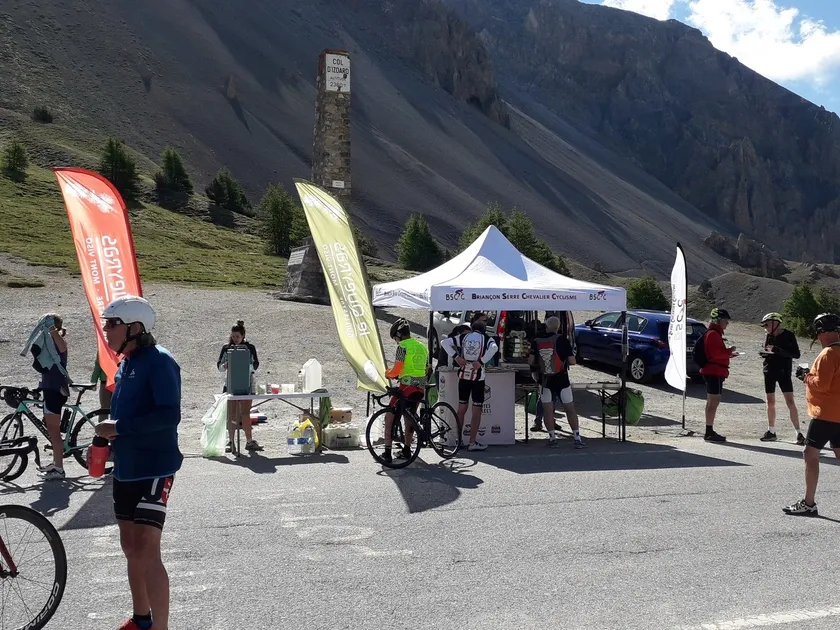 Ravitaillement Col Izoard - © C.CHENE