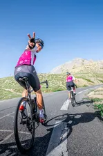 Sur la route du col de l'Izoard en vélo de route - © Alpes Photographies