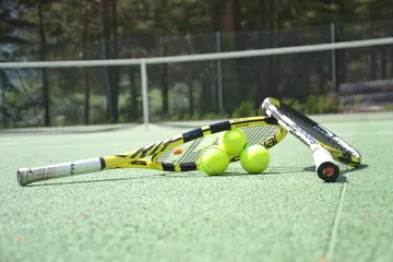 Stages de Tennis Adultes et Enfants - © L'Escale Ludo Sportive