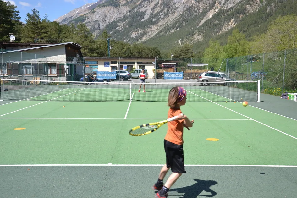 Stages de Tennis Adultes et Enfants - © L'Escale Ludo Sportive