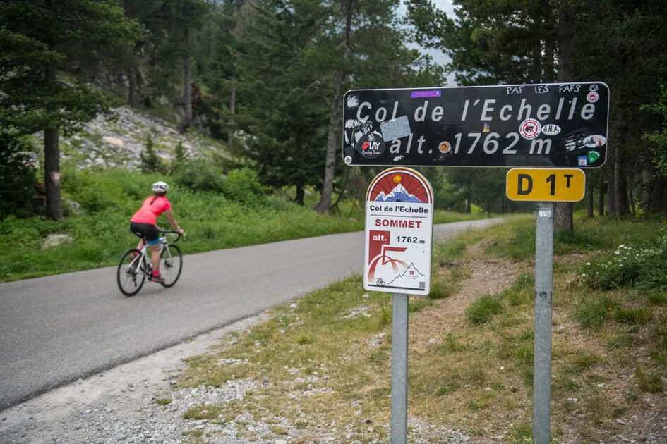 Le Col de l'Échelle à vélo - © Thibaut Blais_OTHV