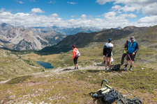 Hiking - © https://drive.google.com/open?id=12gOUP2FLrbuk1KOKUnoHNmLRG-MfVgQi&usp=drive_fs