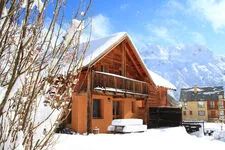 Ce chalet donne directement dans les champs sur le devant - © Heidi Grosjean