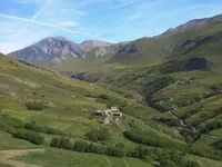 Vue sur le Clos Raffin, le vallon de la Buffe et au fond le Pic du Mas de la Grave - © Denis Lavenant