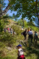 Balade artistique sur le sentier d'art de Puy-Saint-André - © Balacé Amandine