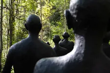 Oeuvre de Barbara Fougnon - Forêt d'Hommes - © Balacé Amandine