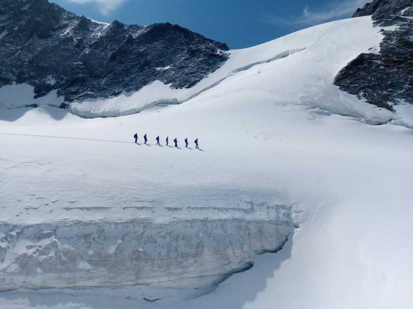 Balade sur le glacier de la Girose - © Bureau des guides de la Grave