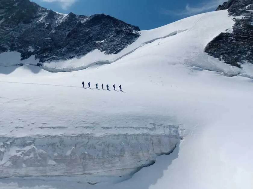 Balade sur le glacier de la Girose - © Bureau des guides de la Grave