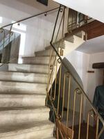 L'escalier vers l'étage des chambres - © JR Lore