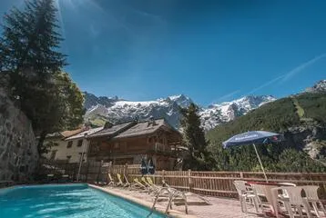 Vue depuis la piscine de l'hôtel - © LeCastillan