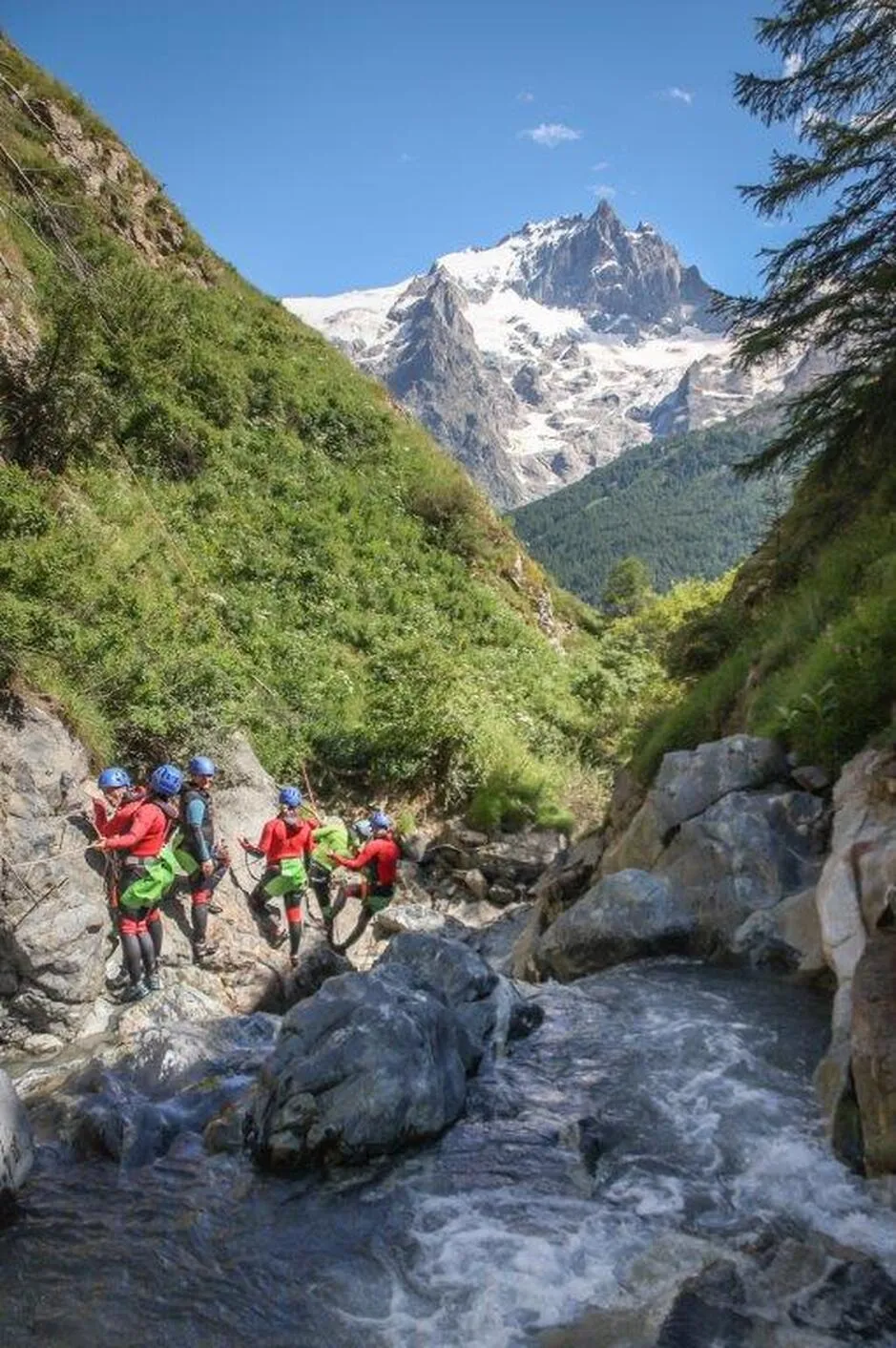 Canyoning with le bureau des guides de la Grave - © Sarah Grangeon