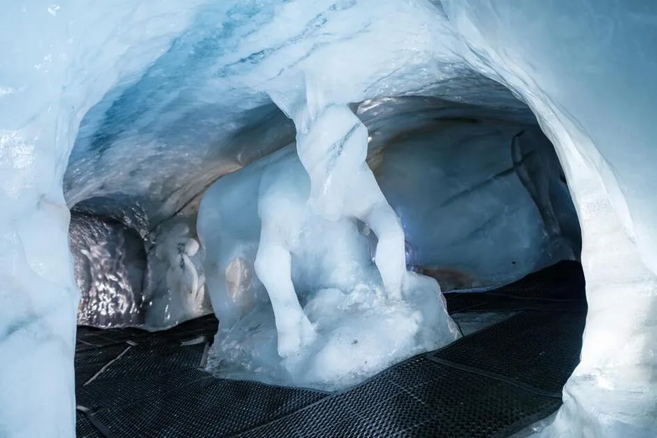 Grotte de Glace - LA GRAVE - © Thibaut POINAS