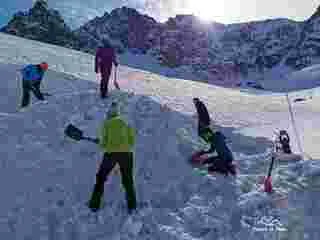 apprendre à construire un igloo - © Terres de Trek