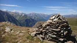 Cairn sur le plateau d'Emparis - © SIONNET Christian