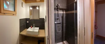 Salle de Bain RDC - © AB