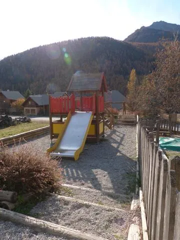 Aire de jeux Nevache - © Z..Brunet