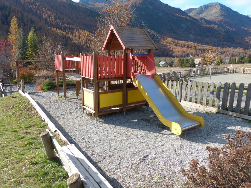 Children's playground Névache Roubion - © Z..Brunet