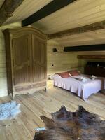 chambre étage - © chalet l'eterlou