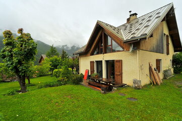 Monnet Marie-Dominique - Le Pied Des Thûres - © BERTRAND BOONE