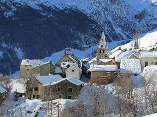 Les Hières sous la neige - © Vacances et Familles