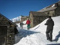 Randonnée en raquettes à Valfroide - © Vacances et Familles