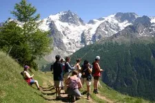Sentier de randonnée à proximité - La Grave - © Vacances et Familles