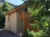 Eté - Entrée du chalet - © Chalet Ecrin