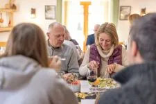 Repas auberge Puy Saint Pierre - © Thibaut Blais