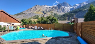 Espace piscines vue sur les glaciers - © ©P.TEYRAS