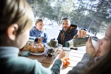 Huttopia – Le Chalet Montana - 5 pers - © (c)Manu Reyboz