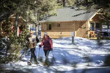 Huttopia – Le Chalet Montana - 5 pers - © (c)Manu Reyboz