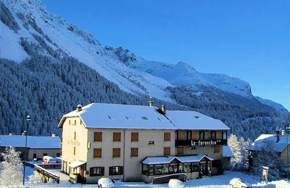 L'hôtel en Hiver - © @LeFaranchin