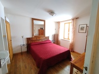 La chambre rouge  N°2 - © ©jpjacquier