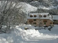 Restaurant convivial avec une cuisine traditionnelle - © La Petite Caserne