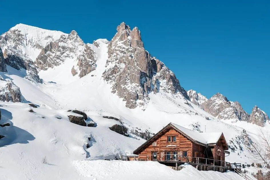 Refuge Laval en hiver - © Thibault Poinas