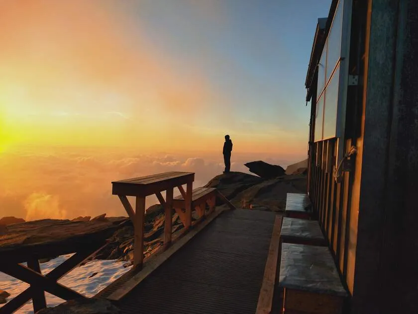 Coucher de soleil en refuge - © TheoTour
