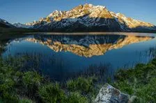 Lever de soleil au lac du Pontet - © Mireille Coulon - Parc national des Ecrins
